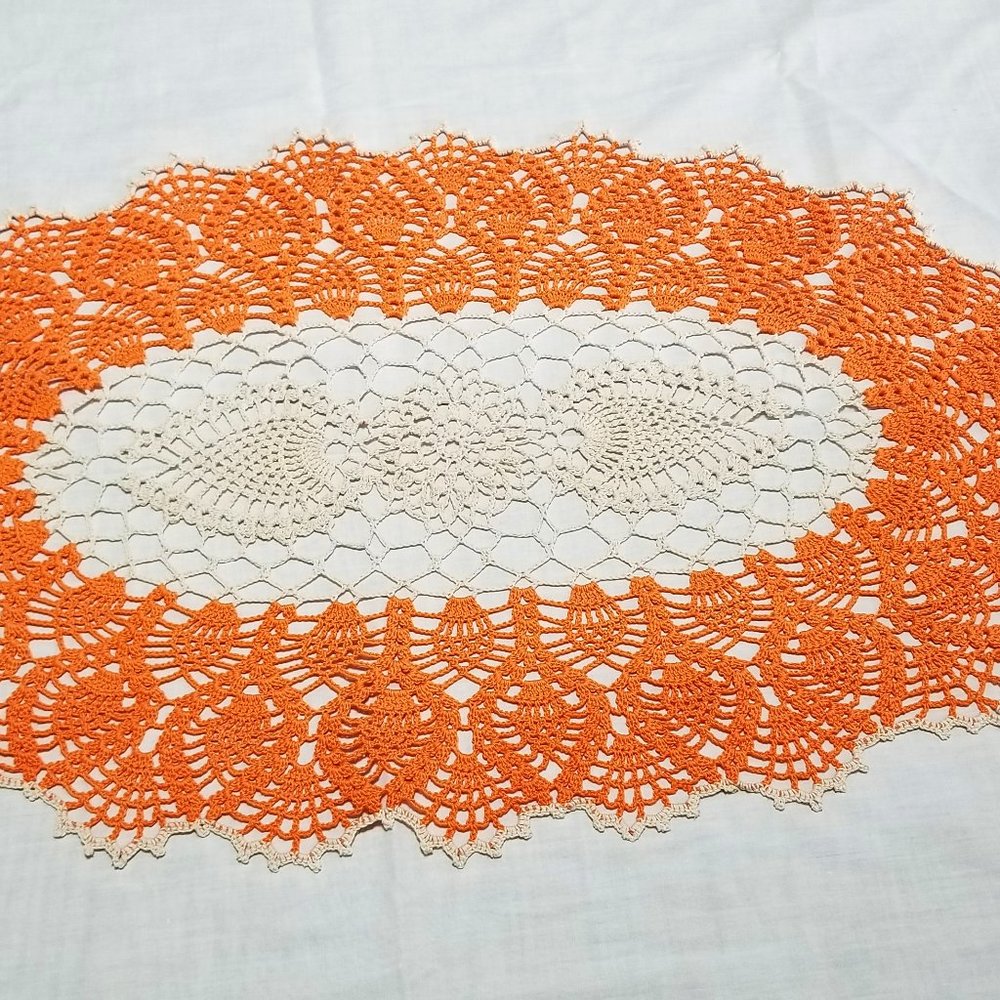 Vintage Style New Hand Crafted Pineapple white and coral, 17 1/2" x 27"
